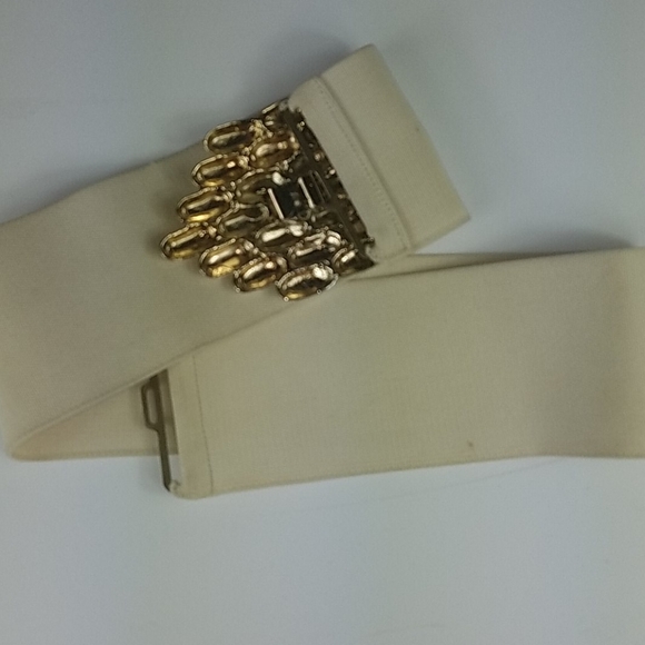 Fashion belt, creme stretch belt, has Beautiful gold buckle. - Picture 4 of 6